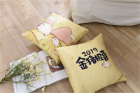 金豬報(bào)喜抱枕被（金）  SS-ZN44002
