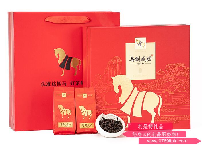 八馬王信記馬到成功大紅袍.png