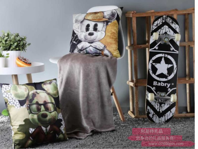米奇勁酷抱枕DSM-KG180.jpg